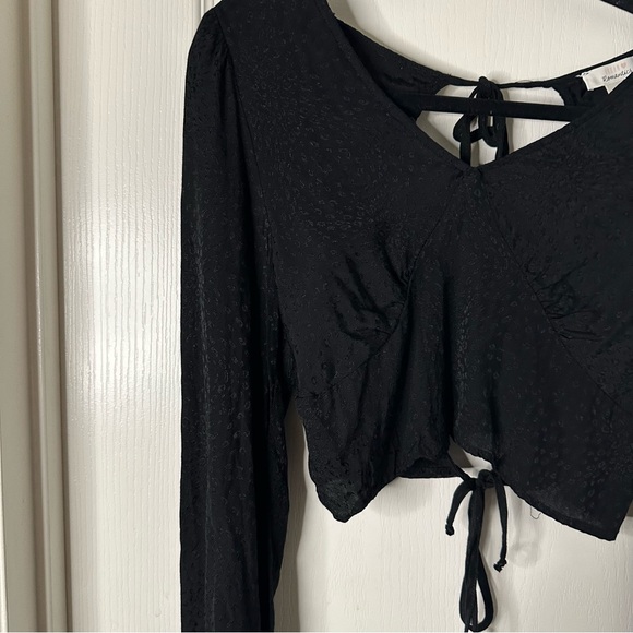 Urban Romantics Black Satiny Leopard Print Tie-Back Long-Sleeve Blouse - Picture 3 of 5